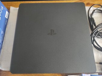 Predám Playstation 4 s hrami - 2