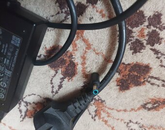 Predám 2x nabíjačky pre notebooky hp - 2