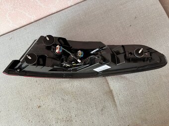 Jaguár XF ľavé zadné svetlo - 2