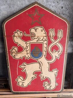 Veľký štátny znak ČSSR a plechová ceduľa CS - 2