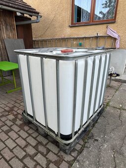 Predám nádrž na vodu 1000 L - 2