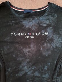 Tommy Hilfiger dámske tričko čierne - 2