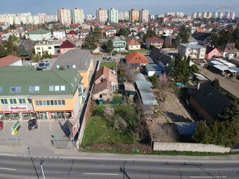 Na predaj veľký pozemok 1113m2 so starším rodinným domom - 2