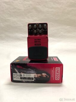 Ultra metal behringer UM300 - 2