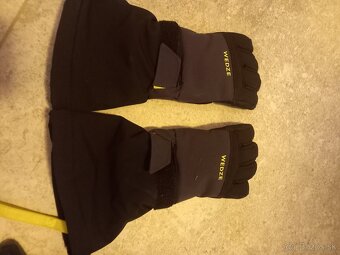 Chlapcenske korcule 35- 38 prilba a rukavice - 2