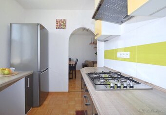 NA PREDAJ | 3 izbový byt s balkónom, 75 m2, CENTRUM - 2
