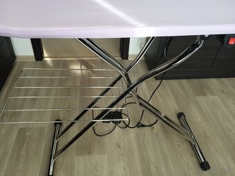 Žehliaca doska s odsávaním pary a podfukovaním. - 2