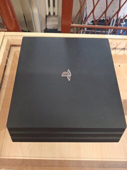 Playstation 4 Pro 1TB + 2 ks ovládače - 2