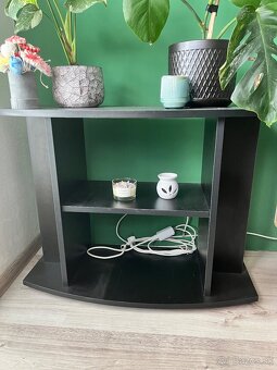 Predám TV stolík, stolík čierny oblý - 2