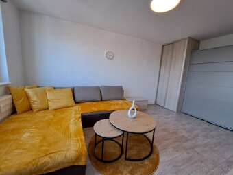 Priestranný 1-izbový byt v širšom centre Popradu na prenájom - 2