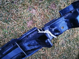 Vystuha naraznika peugeot 406 coupe - 2