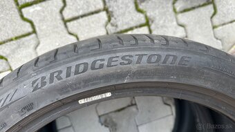 Predam dve letne pneumatiky 235/40R19 Brigestone dobry stav - 2