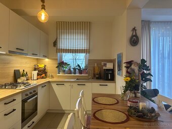 EXKLUZÍVNE NA PREDAJ NOVOSTAVBU RD S BAZÉNOM V CENTRE - 2
