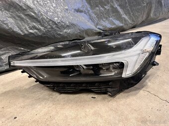 Volvo XC60 II LIFT MID LED 32342517--32342514 predne svetla - 2