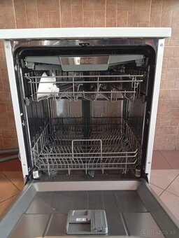 Umývačka riadu ECG - 2