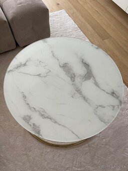 Konferenčný stolík zlatý so vzhľadom mramoru - 2