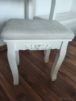 Toaletný stolík - 2