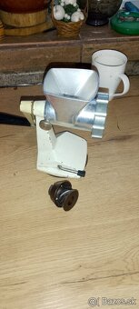 Staré mlynčeky na mäso.mak - 2