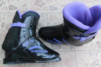 Lyžiarky Nordica a Lowa . - 2