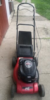 Benzínová kosačka s pojazdom MTD 46 SPBE. - 2