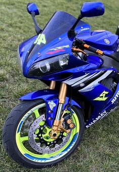 Yamaha R1 - 2