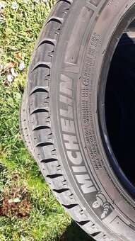 215/60r17C 109/107T Michelin a  225/55r17C 109/107h Vredeste - 2