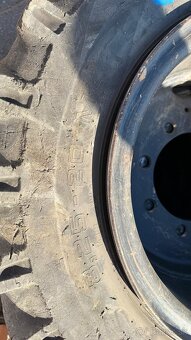 predám pneumatiky s diskom dvojmontáž Takeuchi - 2