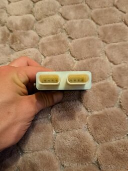 Riadiaca jednotka na otváranie piatych dverí. - 2