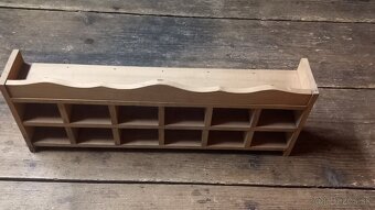 Polička na koreničky - 2