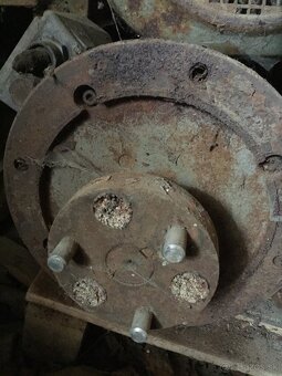 Predám elektromotor prírubov aj pätkovy - 2