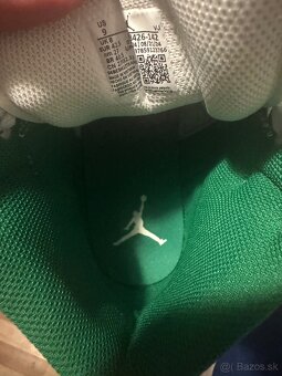 Air Jordan 1 Mid Pine Green. - 2