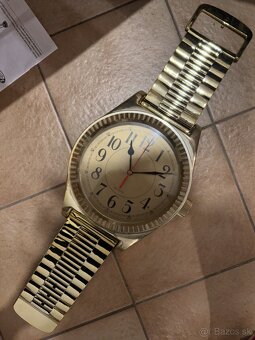 Nastenne hodiny Quartz a retro reklamny stojancek na Casio - 2