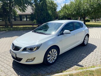 Opel Astra J 1.6 Turbo benzín - 2