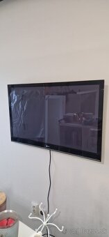 Predám ležadlo 75 x 180 + Televízor LG 105cm 60 euro - 2