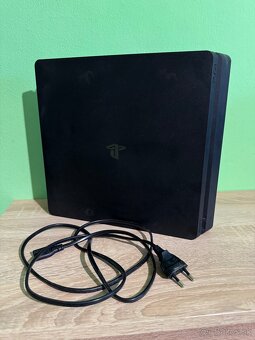 Predám ps4 slim 500gb - 2