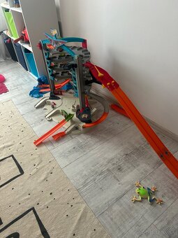 Hot wheels garáž - 2