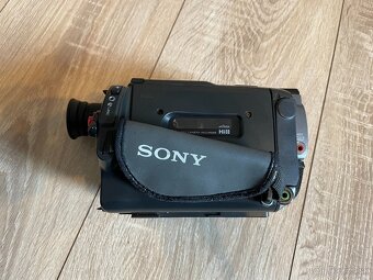 Hi8 kamera Sony CCD-TR810E - 2