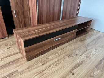 Skrinka pod TV - 2