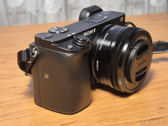 Sony a6400 + 16-50mm OSS + 4x bat. - 2