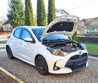 Predám Toyotu Yaris 1.5 Hybrid, na náhr. diely - 2