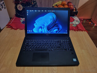 DELL Latitude 3580 - 15.6" / i5 / DDR4 / SSD / AMD grafika - 2