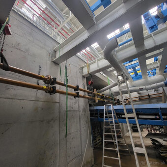 HYDRAULIKÁR / OHÝBAČ - NEMECKO - 2