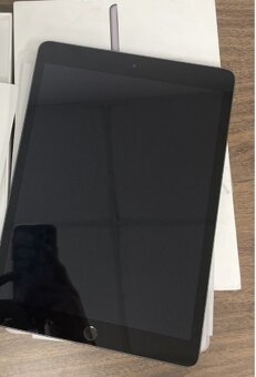 Predam iPad 8 WiFi + Cellular, 4G/LTE, na Sim kartu. - 2