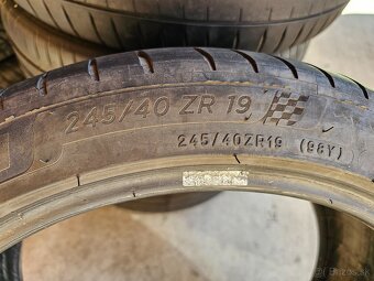 Michelin PILOT SPORT 4 . 245 /40 R19 - 2