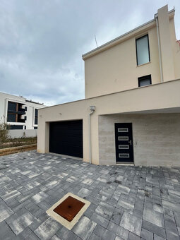 Vila na pláži, Privlaka, bazén, pozemok 4,8á, najvyhľadávane - 2