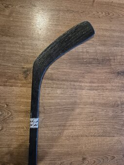 Drevená hokejka 147cm R plus puk - 2