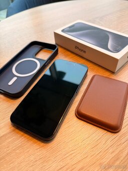 iPhone 15pro v záruke + magsafe kryt + magsafe peňaženka - 2