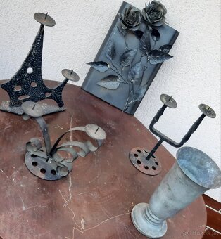 Dva stoly , luster a doplnky - 2