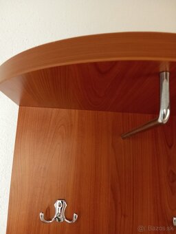 Vešiak.botnik písací stolok - 2