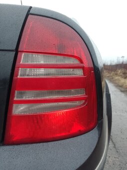 Škoda Superb zadné svetlá - 2